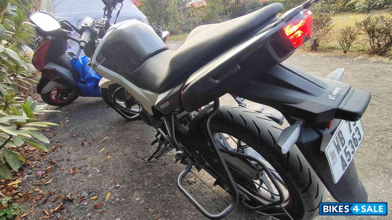 Pearl Silver White Hero Xtreme 160R BS6