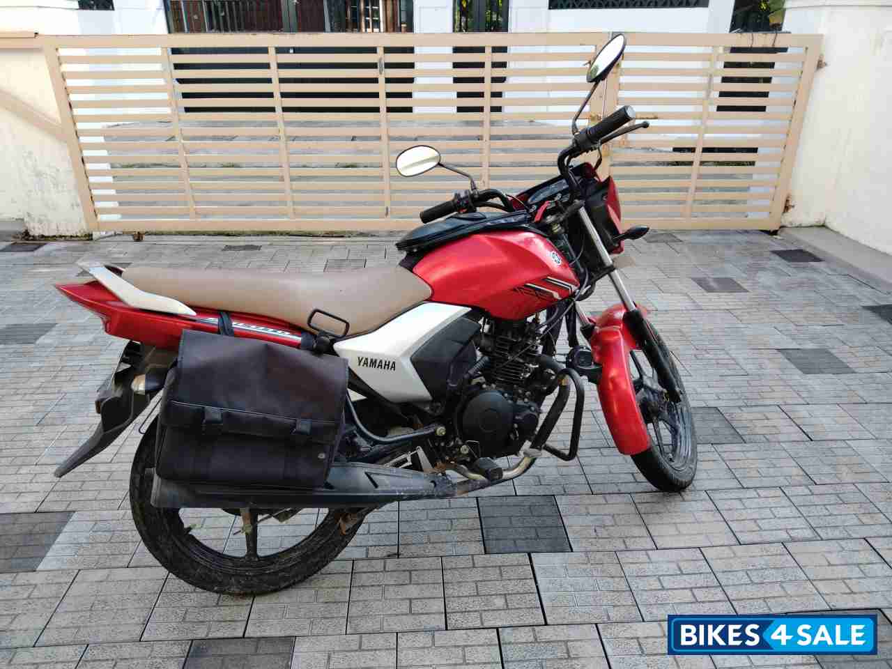 Red Yamaha Saluto 125