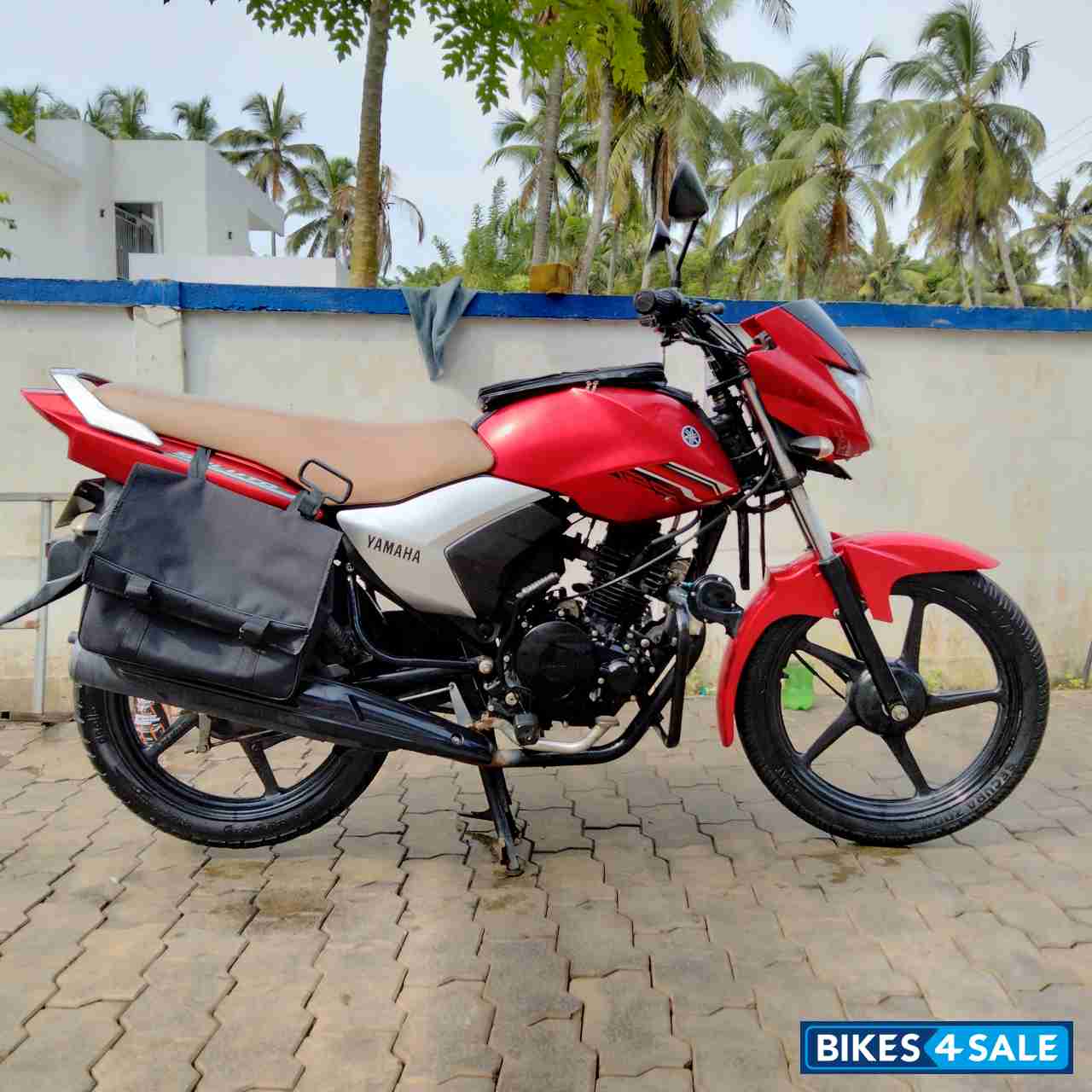 Red Yamaha Saluto 125