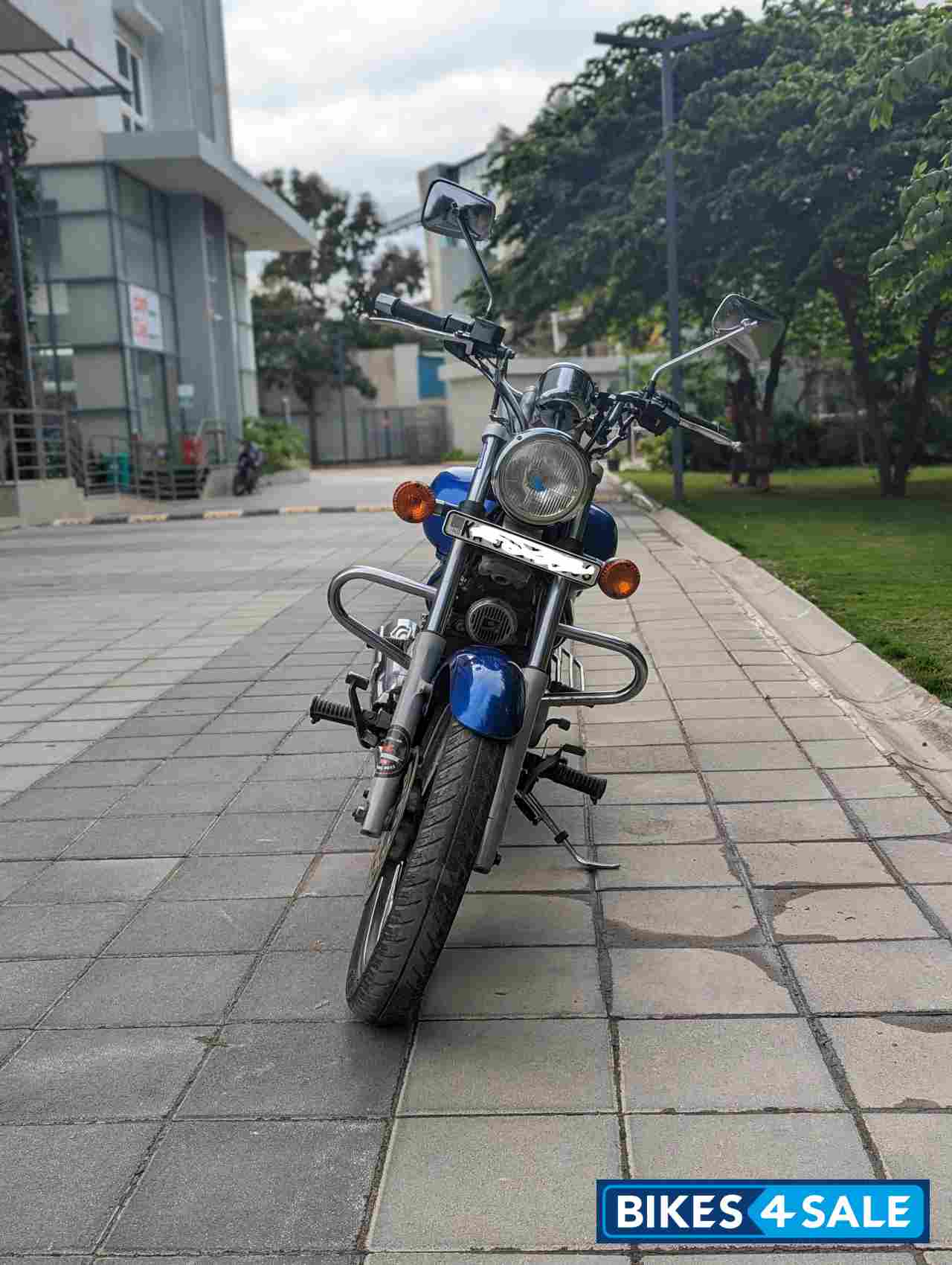 Bajaj Avenger 220 DTS-i Bajaj Avenger 220 DTS-i
