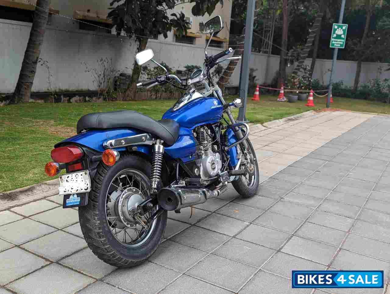 Bajaj Avenger 220 DTS-i Bajaj Avenger 220 DTS-i