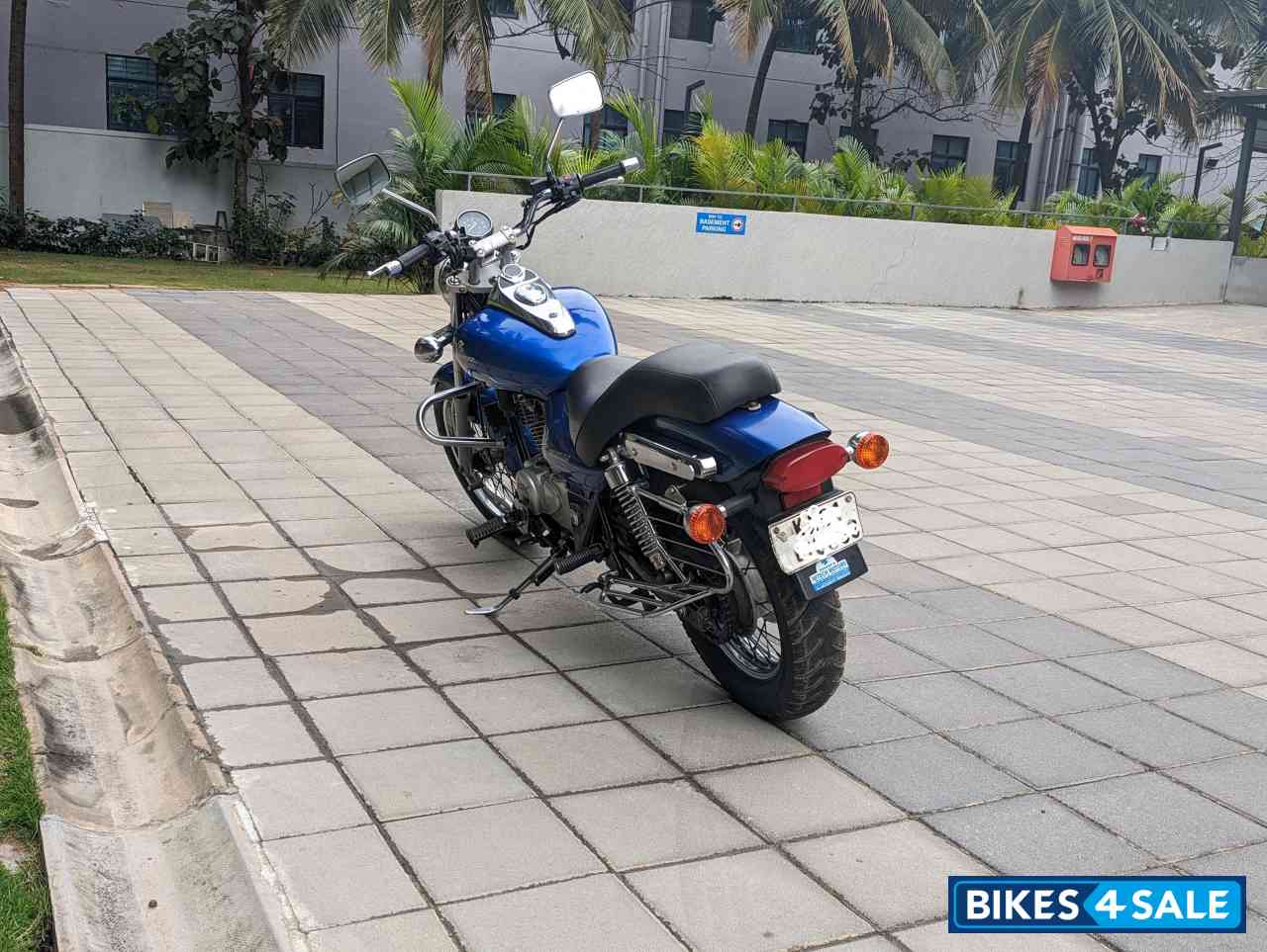 Bajaj Avenger 220 DTS-i Bajaj Avenger 220 DTS-i