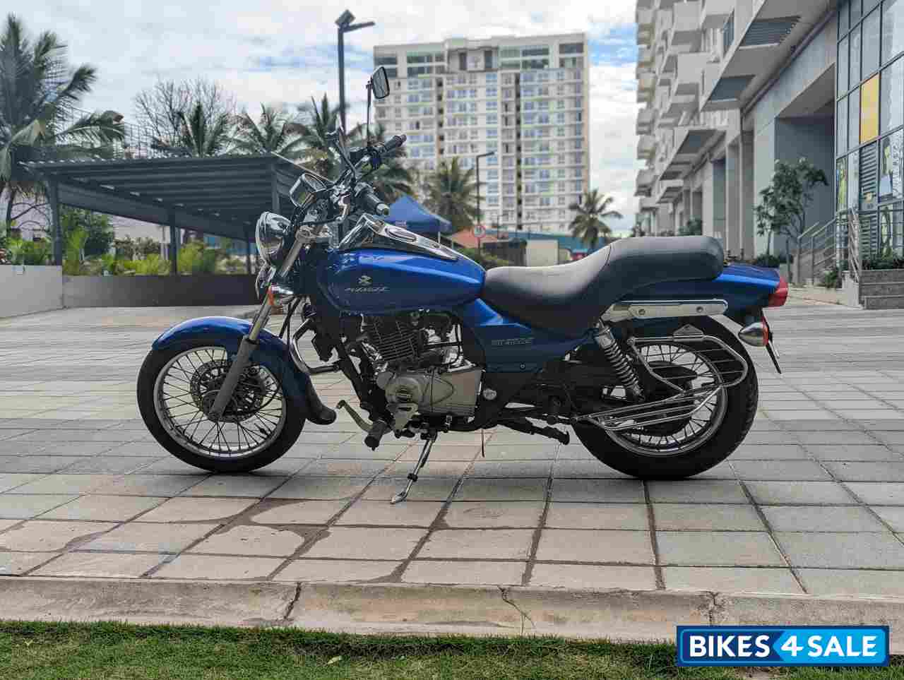 Bajaj Avenger 220 DTS-i Bajaj Avenger 220 DTS-i