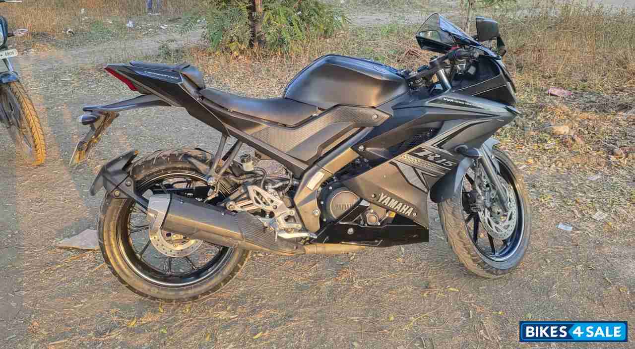 Mat Black 2 Yamaha YZF R15 V3