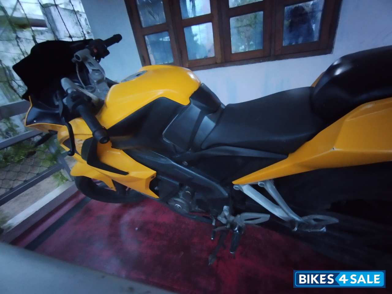 Bajaj Pulsar RS 200 ABS