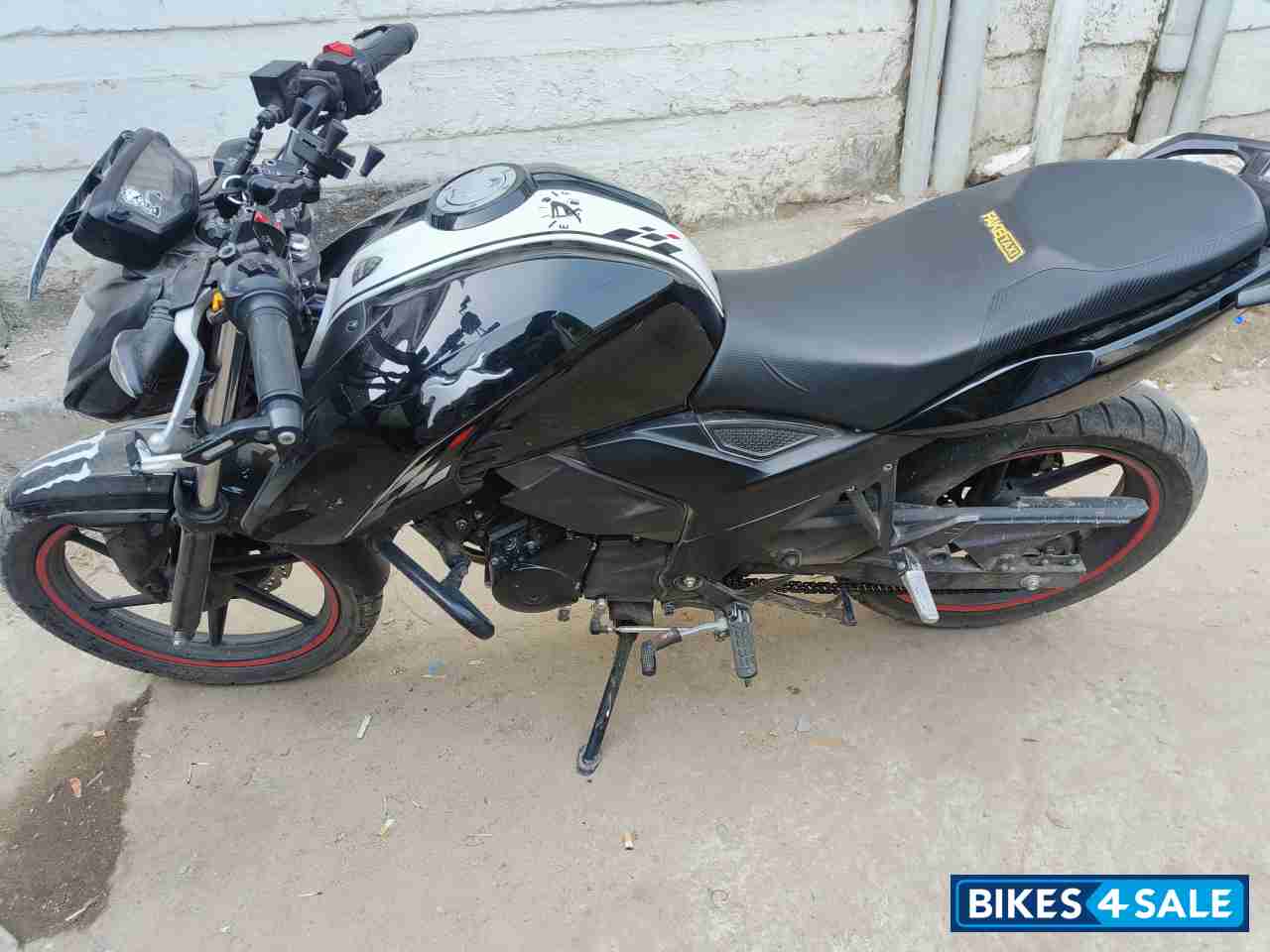 TVS Apache RTR 160 4V BS6