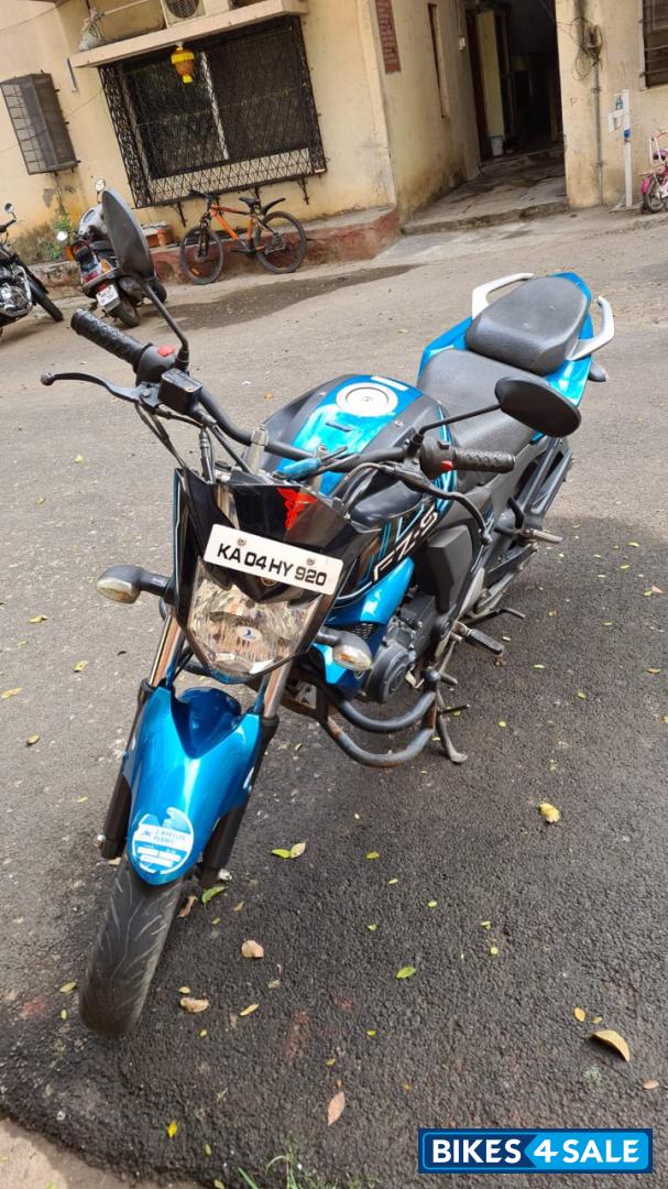 Blue Yamaha FZ FI V2 Blue Yamaha FZ FI V2