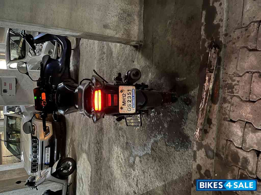 Black Suzuki GS 150R