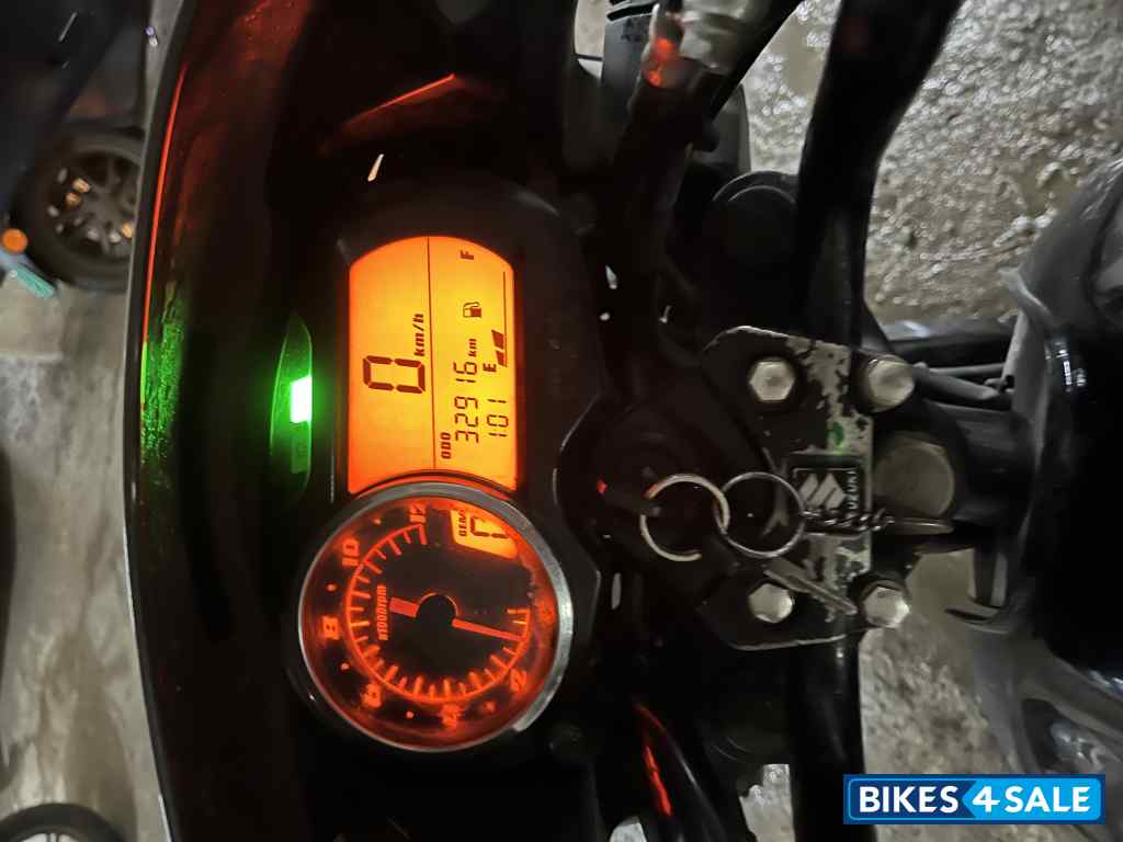 Black Suzuki GS 150R