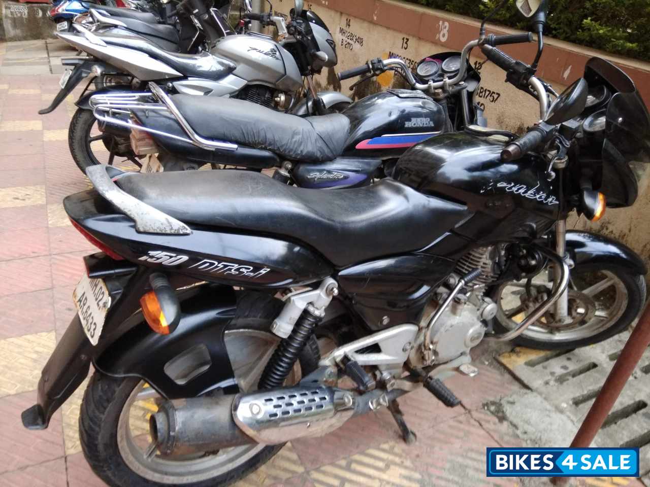Black Bajaj Pulsar 150 DTSi Black Bajaj Pulsar 150 DTSi