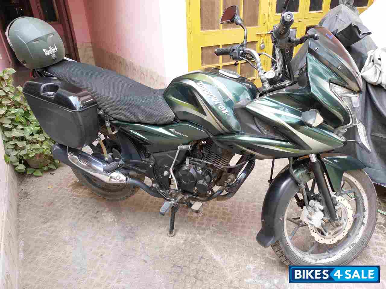 Bajaj Discover 150 F