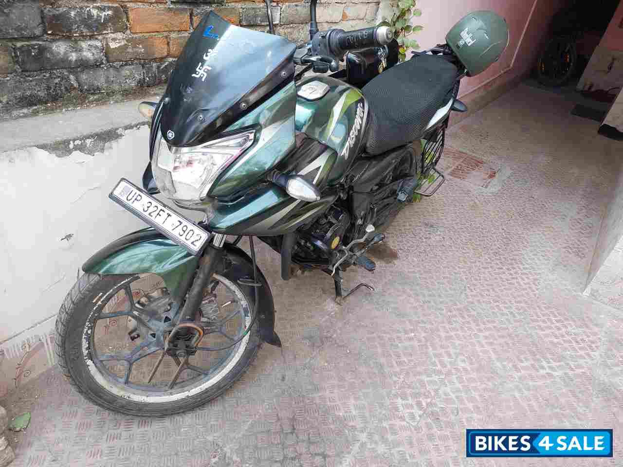 Bajaj Discover 150 F