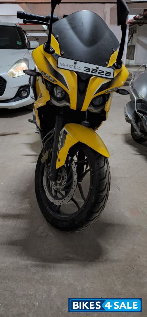 Bajaj Pulsar RS 200 ABS