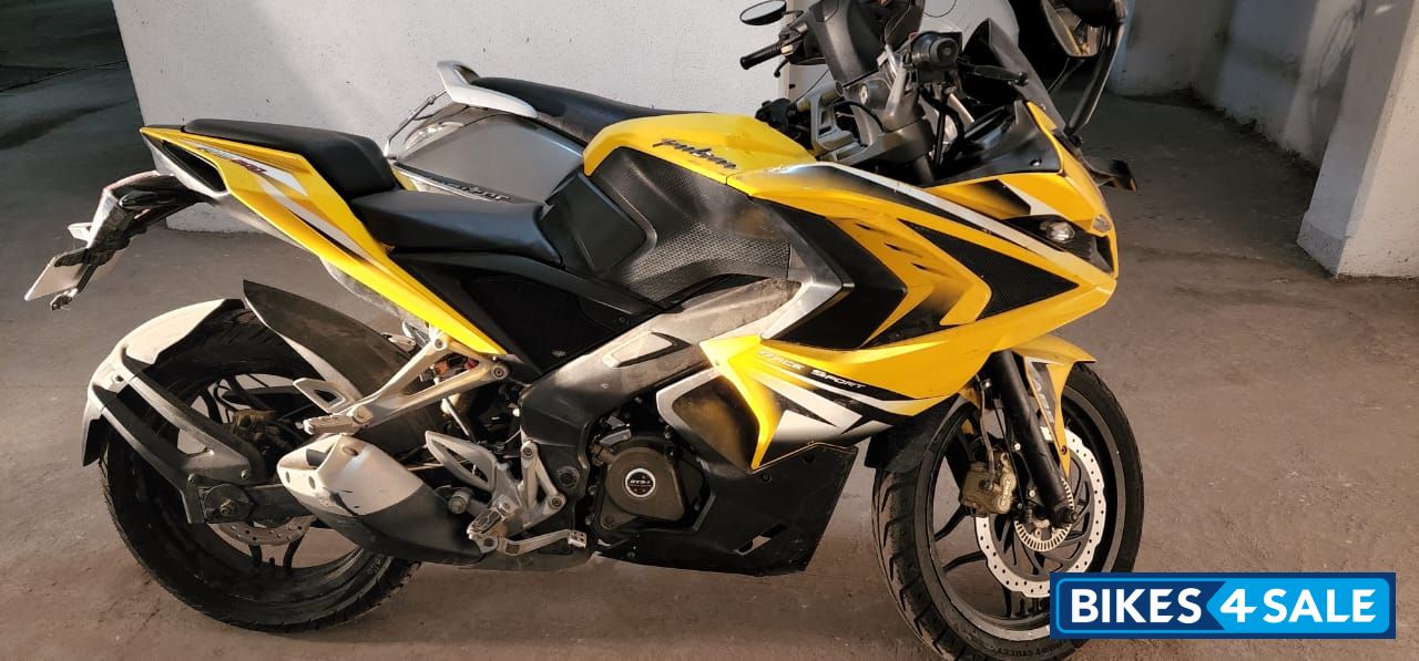 Bajaj Pulsar RS 200 ABS