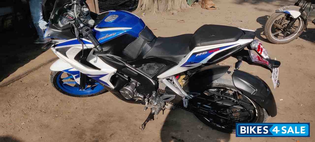 Bajaj Pulsar RS 200