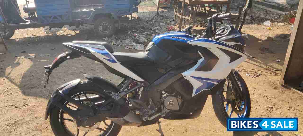 Bajaj Pulsar RS 200