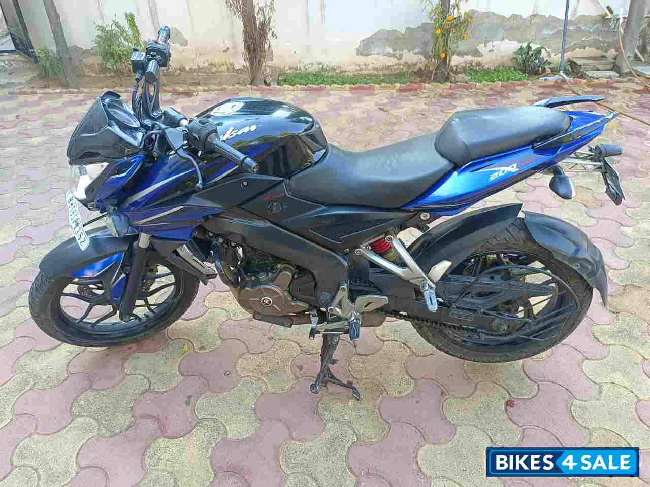 Blue Nd Black Bajaj Pulsar 200 NS