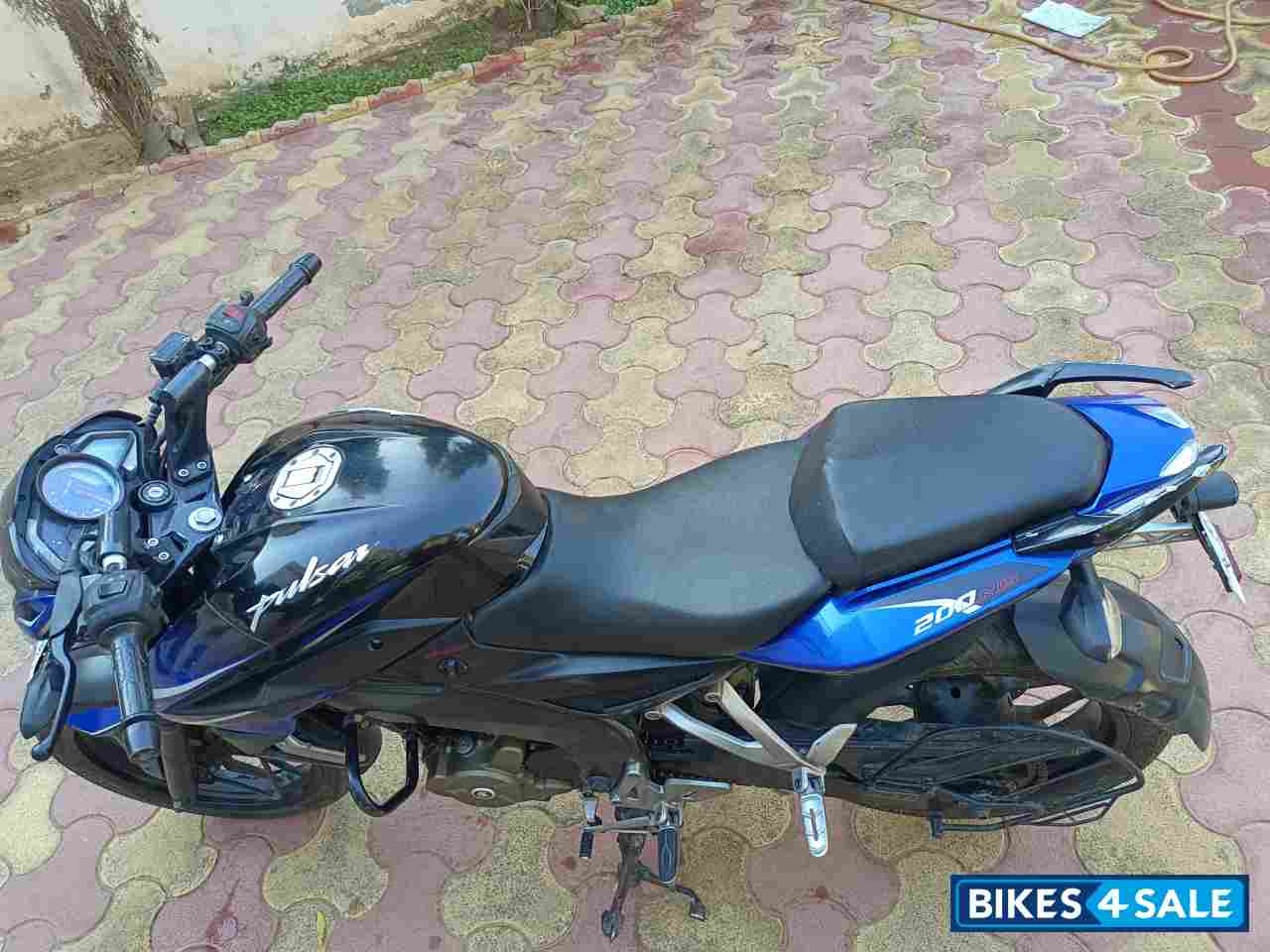 Blue Nd Black Bajaj Pulsar 200 NS