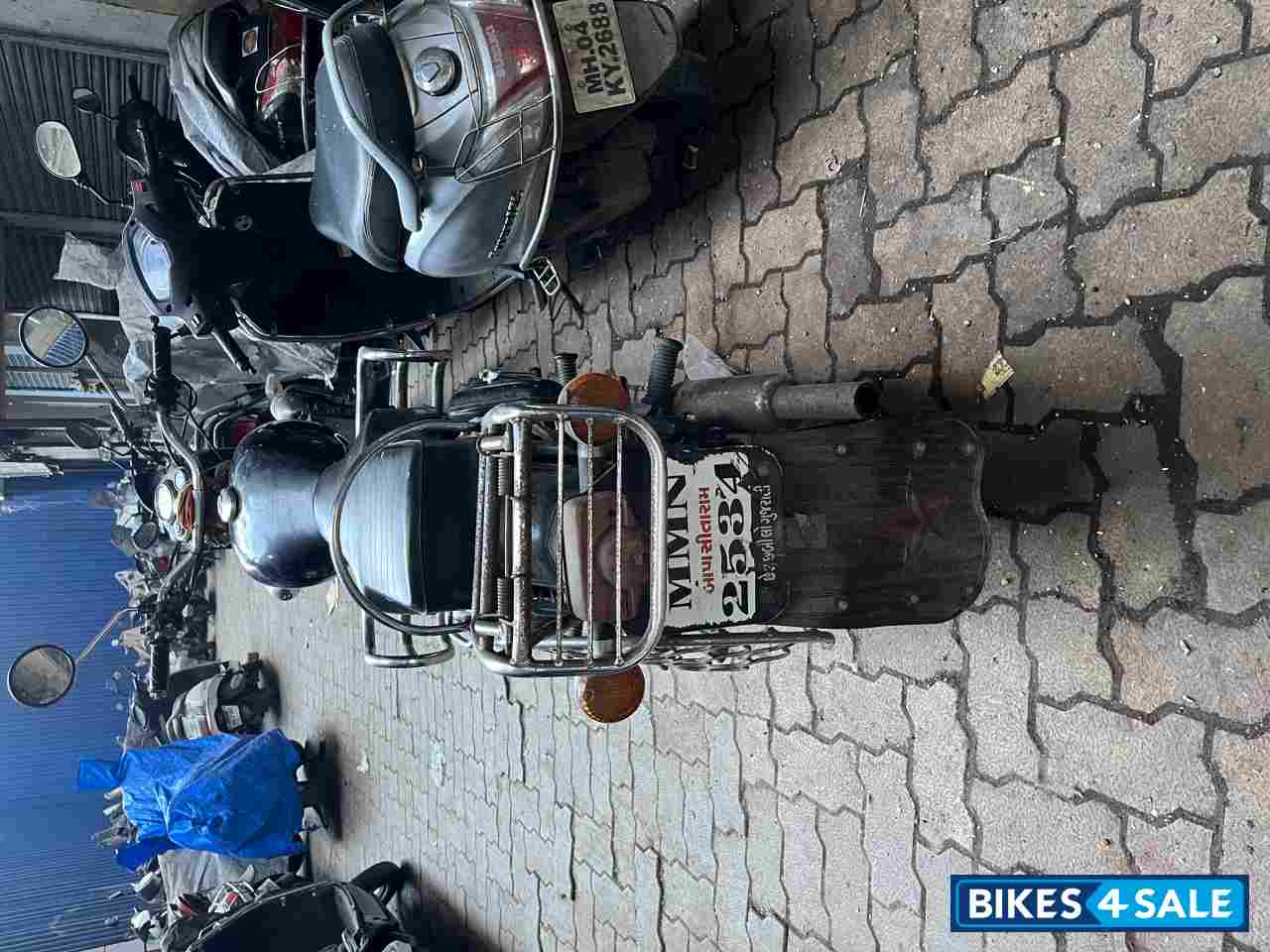 Black Royal Enfield Bullet 350