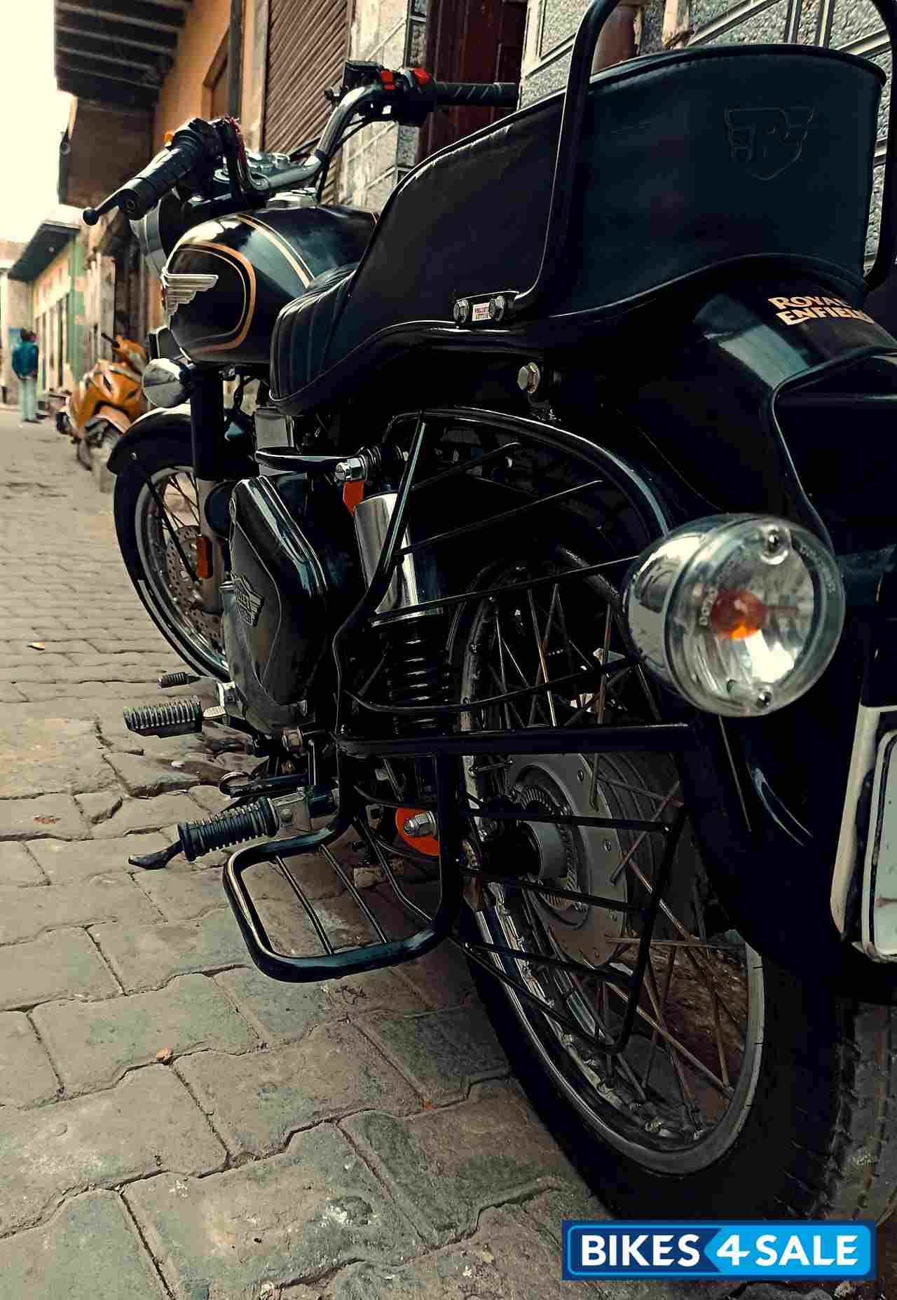Black Royal Enfield Bullet 350 KS BS6