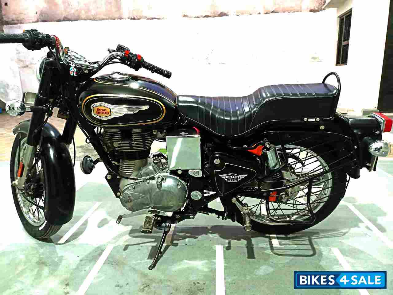 Black Royal Enfield Bullet 350 KS BS6