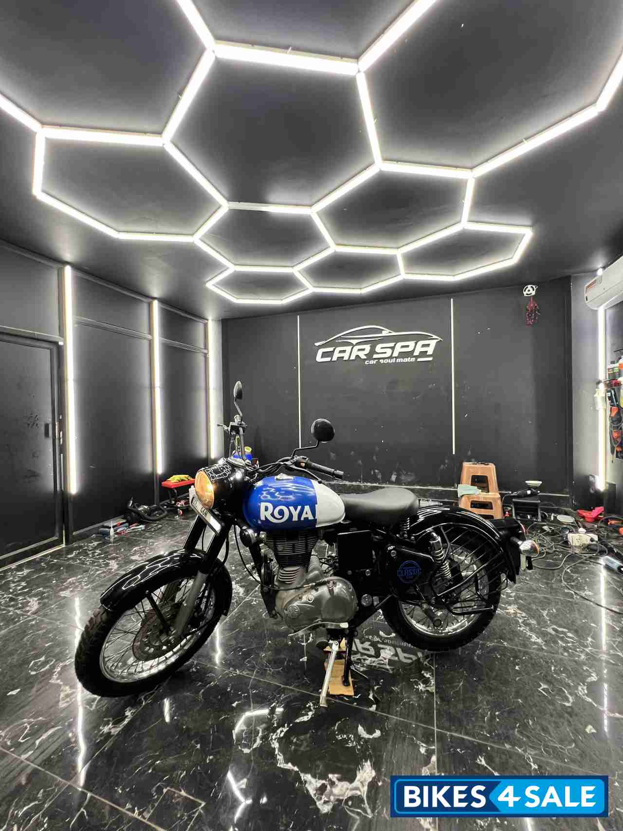 Black Royal Enfield Bullet 350