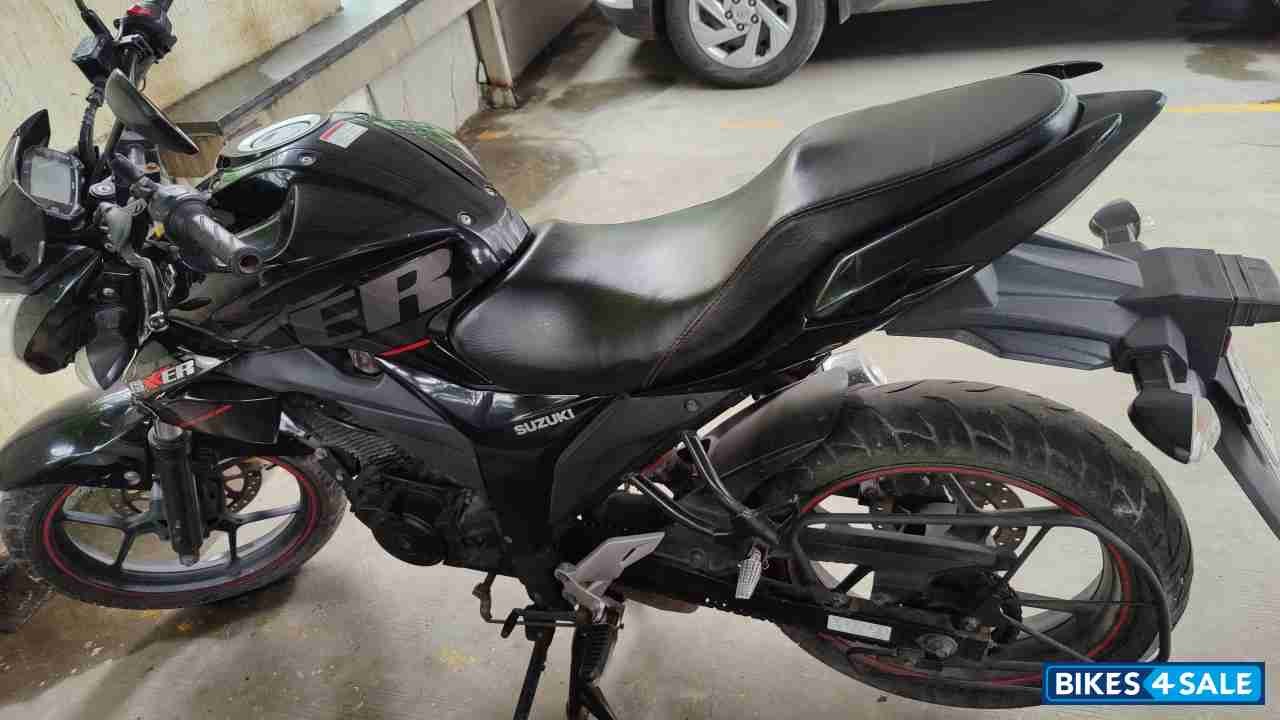 Black Suzuki Gixxer 150