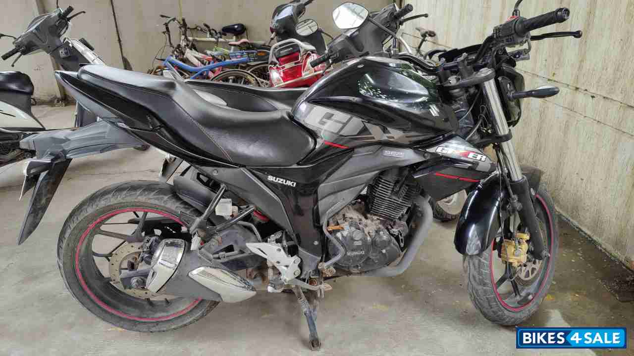 Black Suzuki Gixxer 150