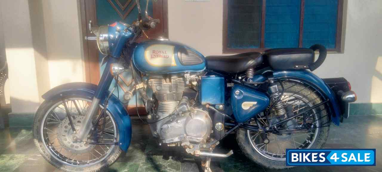 Blue Royal Enfield Classic 350