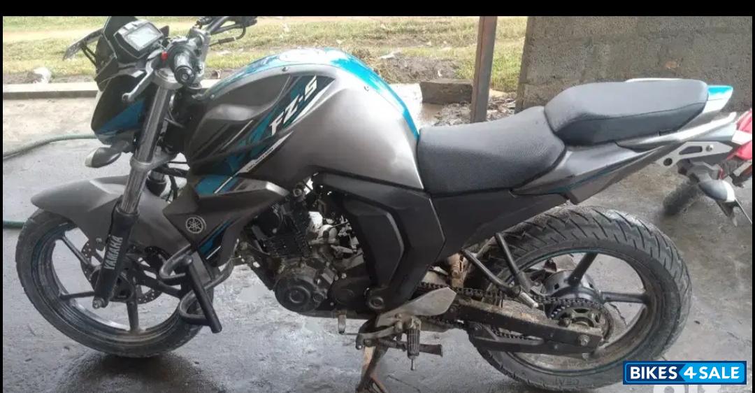 Mnm3 ( Blue & Grey) Yamaha FZ-S
