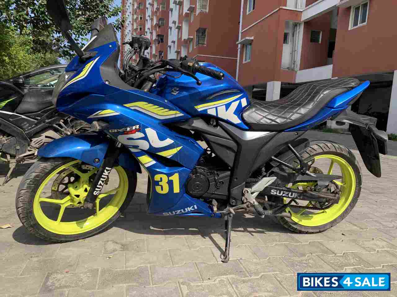 Blue Suzuki Gixxer SF