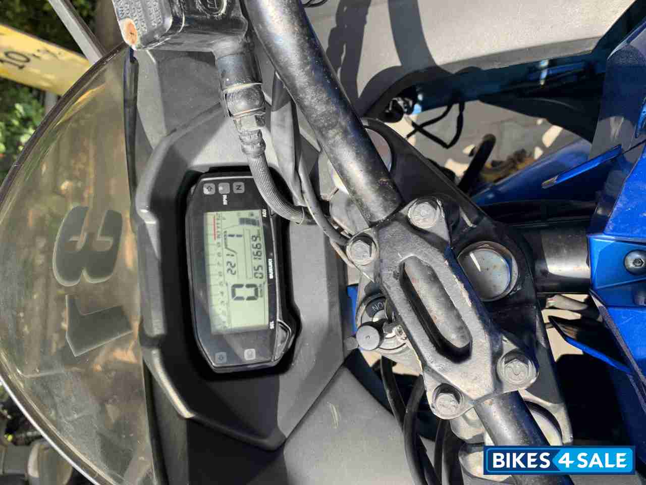 Blue Suzuki Gixxer SF