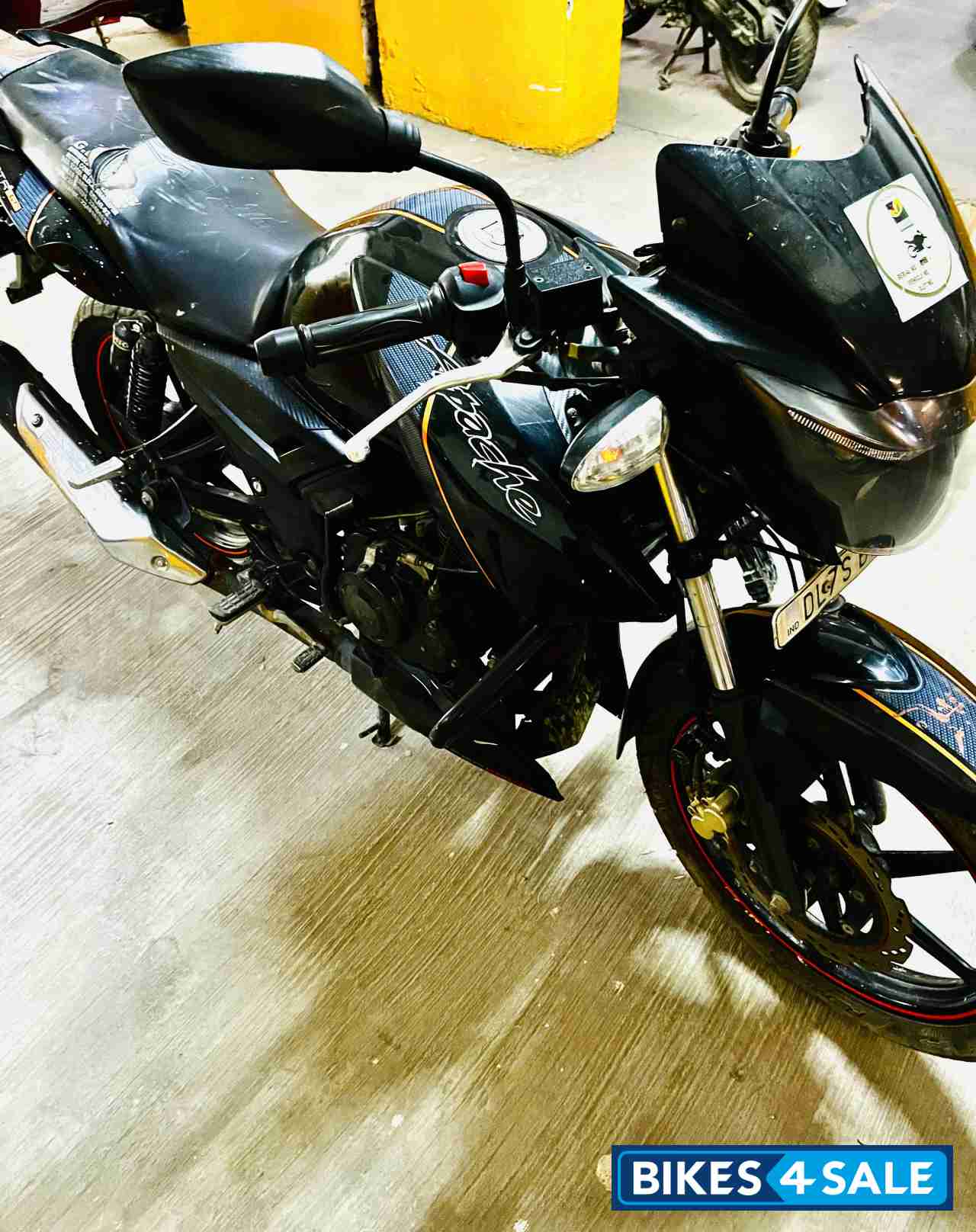 Black TVS Apache RTR 160