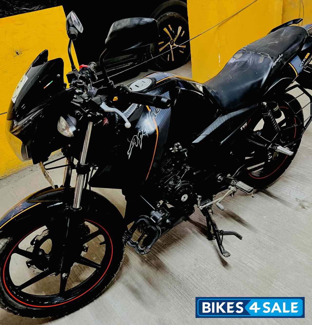 Black TVS Apache RTR 160