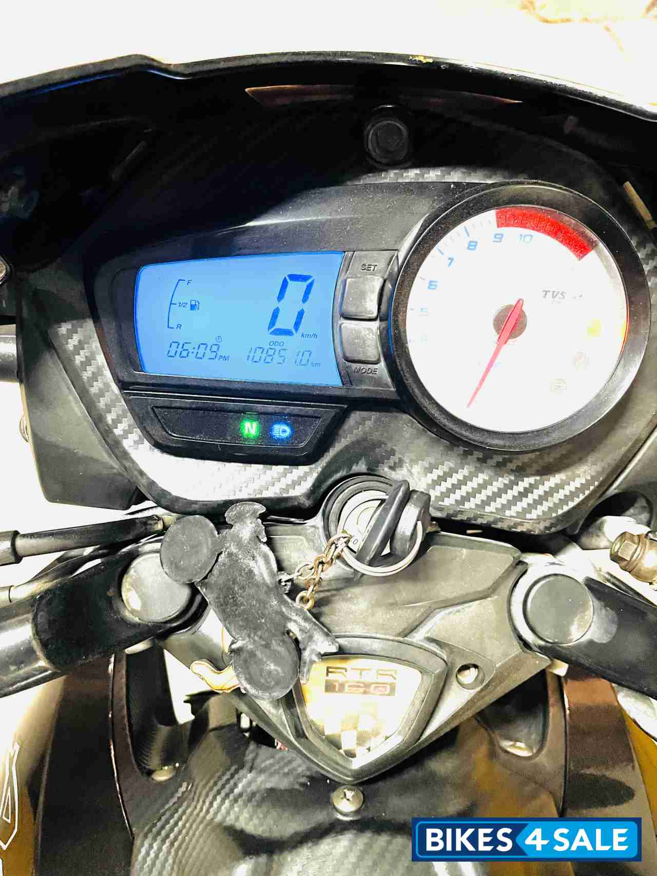 Black TVS Apache RTR 160