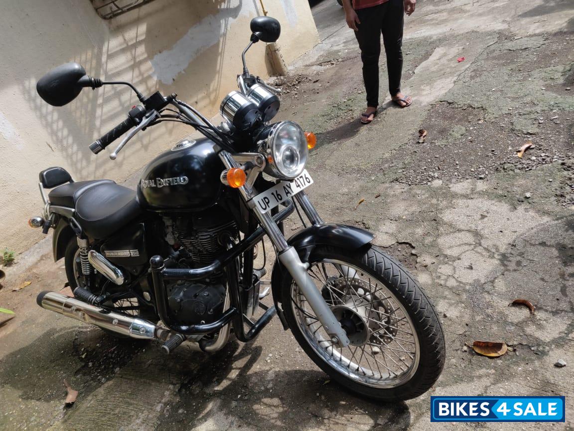 Matte Black Royal Enfield Thunderbird 350 Matte Black Royal Enfield Thunderbird 350