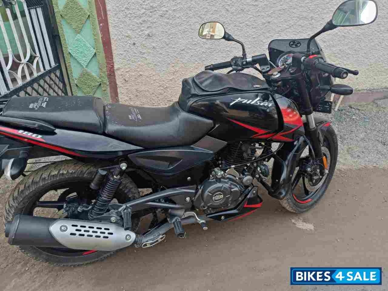 Ebony Blk Red Dkl Bajaj Pulsar 180 DTSi