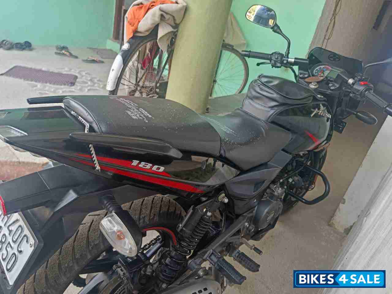 Ebony Blk Red Dkl Bajaj Pulsar 180 DTSi