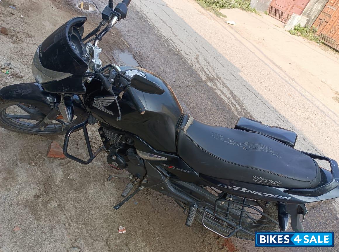 Black Honda CB Unicorn