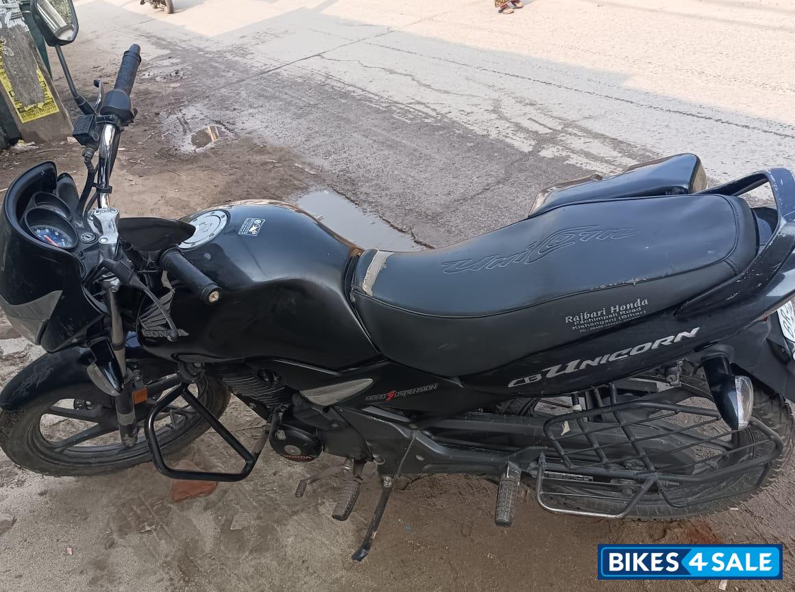 Black Honda CB Unicorn