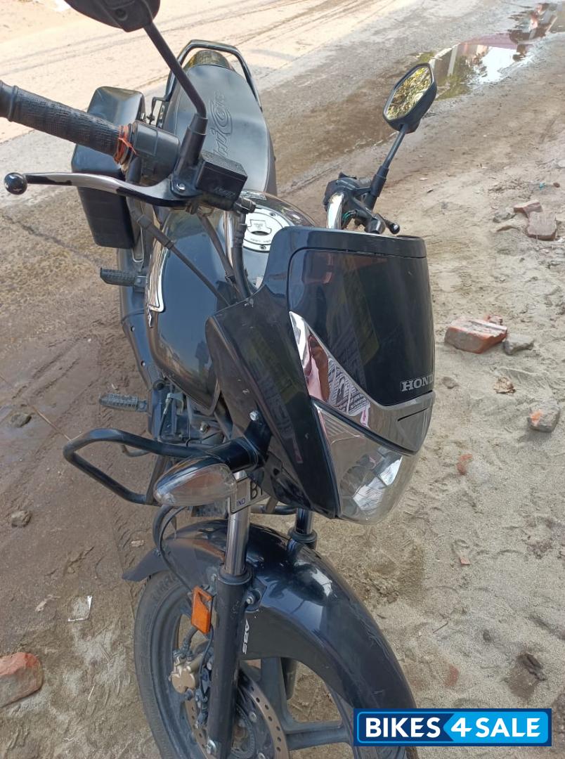 Black Honda CB Unicorn