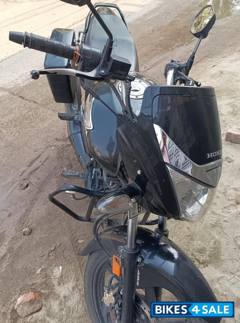 Black Honda CB Unicorn