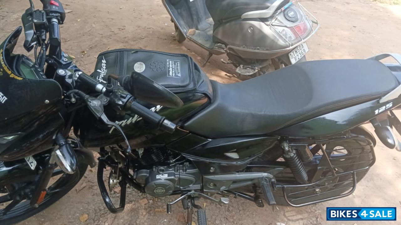 Black Bajaj Pulsar 125