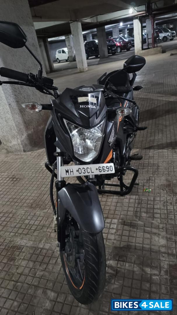 Black Honda CB Hornet 160R