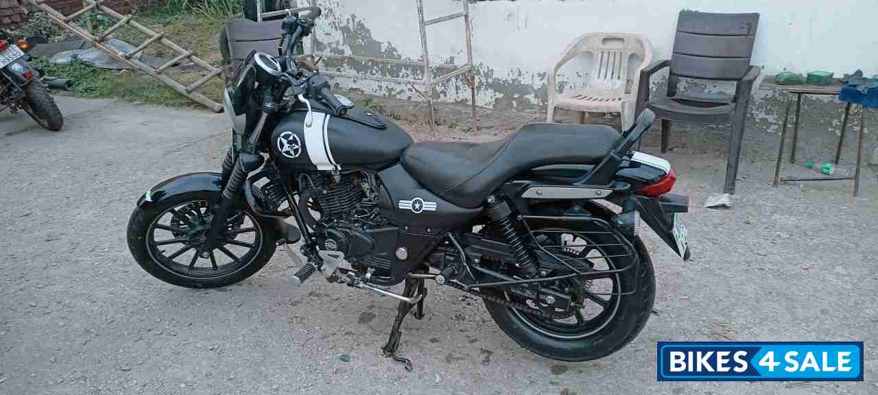 Bajaj Avenger Street 220
