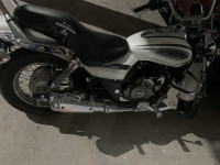 White Bajaj Avenger Cruise 220