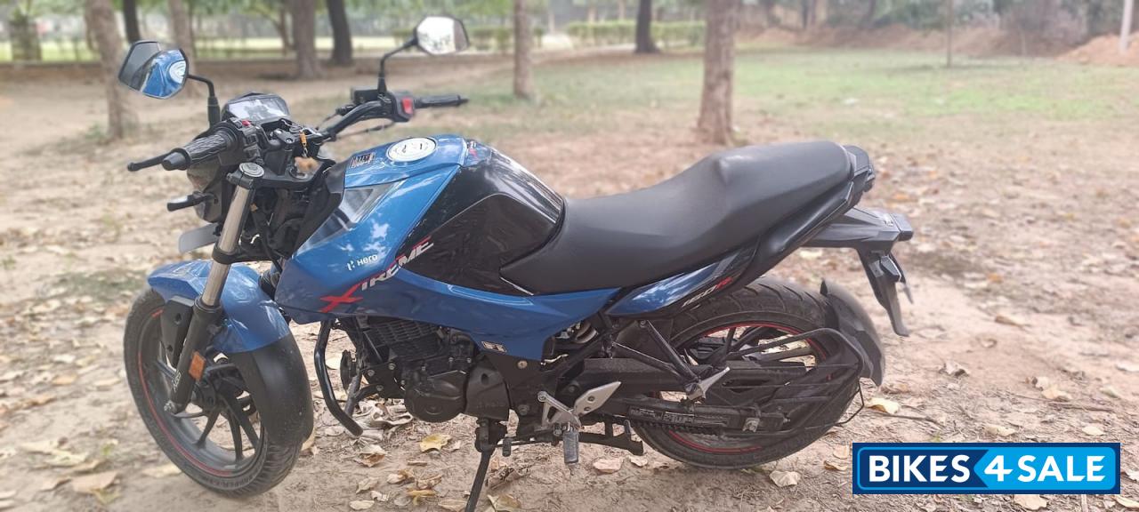 Blue & Black Hero Xtreme 160R BS6