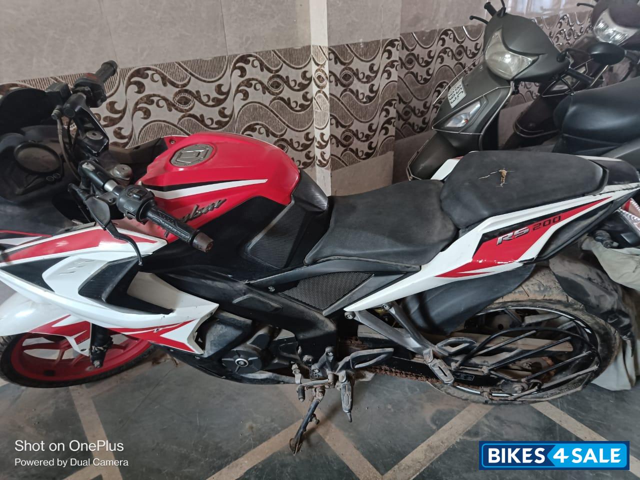 Bajaj Pulsar RS 200