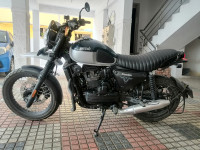 Yezdi Scrambler Dual Tone