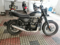 Yezdi Scrambler Dual Tone
